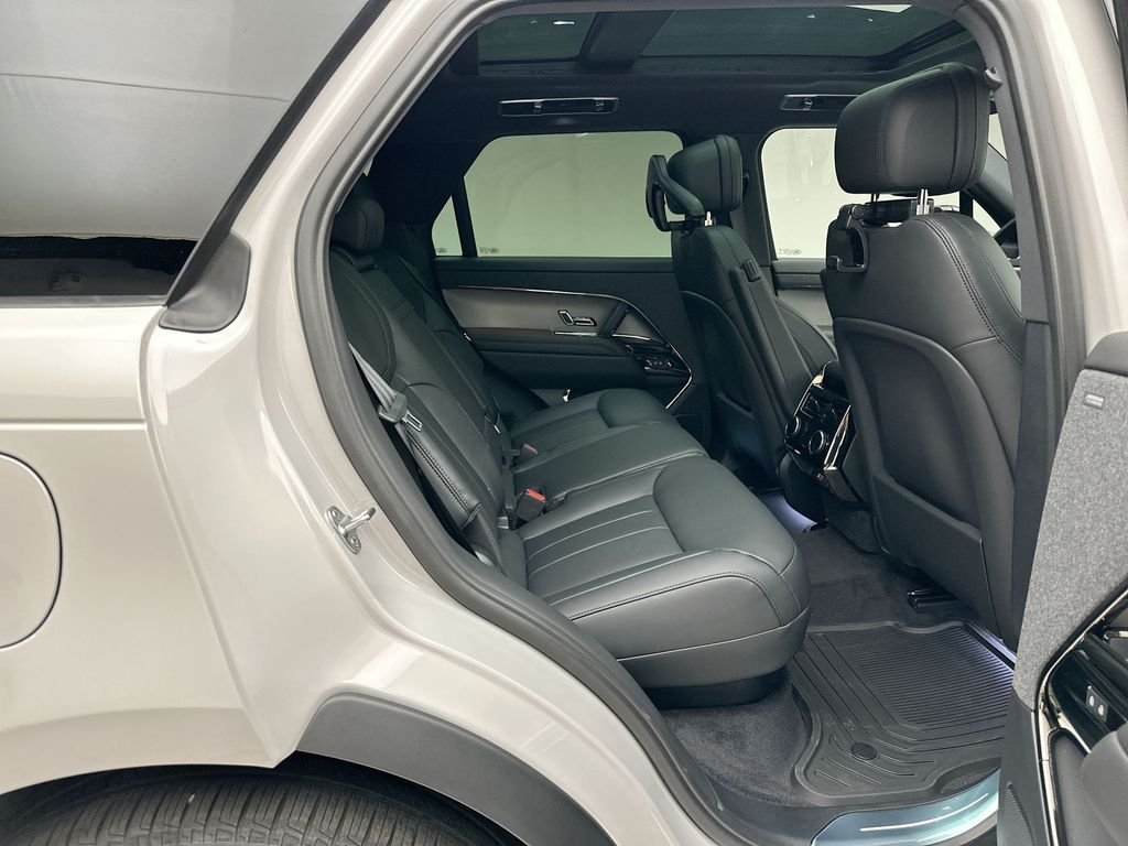 New 2026 Borasco Grey LAND ROVER SE image 15