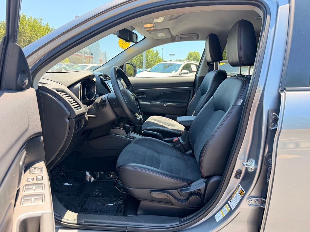 Used 2024 Gray Mitsubishi  image 24