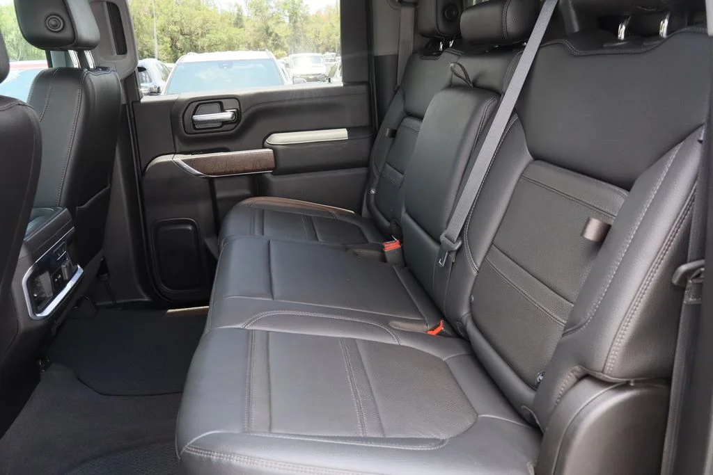 Used 2022 White GMC Denali image 27