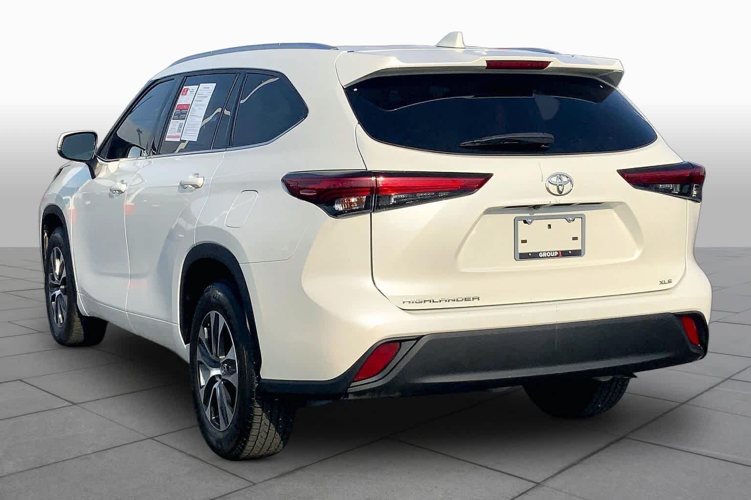 Used 2021 Blizzard Pearl Toyota XLE image 12