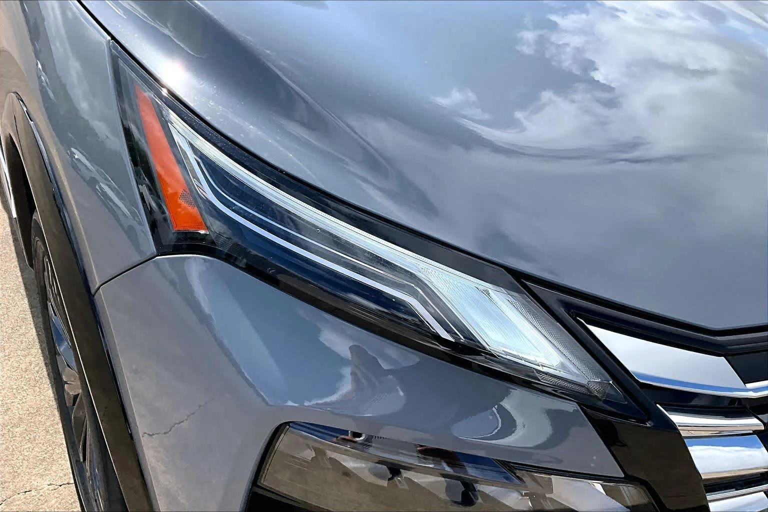 New 2026 Boulder Gray Pearl / Super Black Two-tone Nissan Platinum image 19