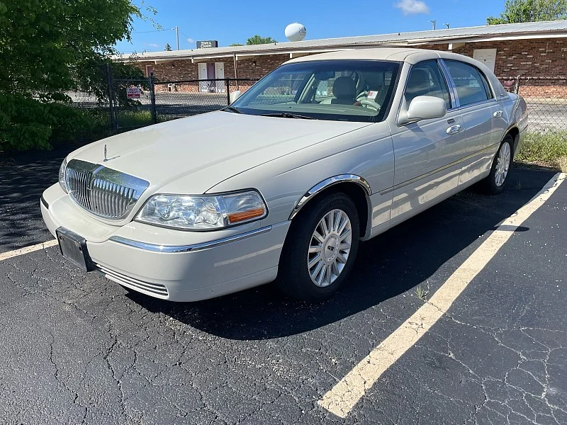 2005 Lincoln Town Car Signature