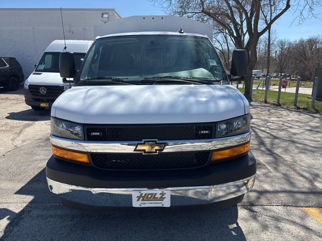 New 2025 Summit White Chevrolet 1WT image 2