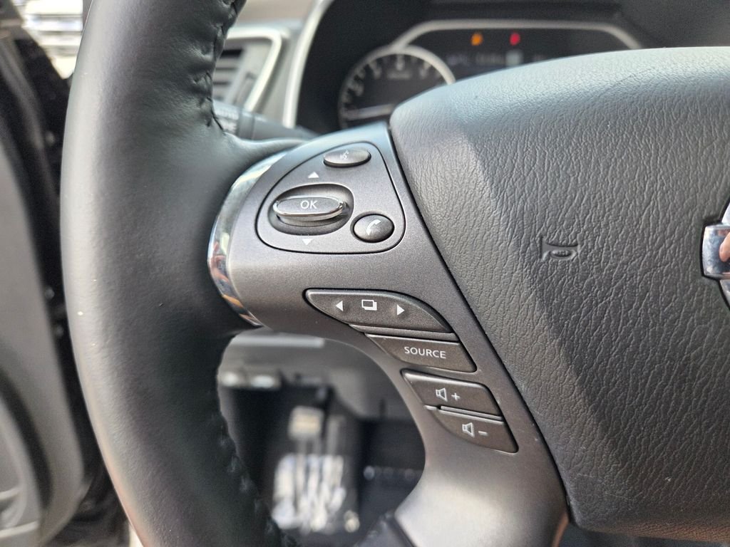 Used 2022 Black Nissan Platinum image 31