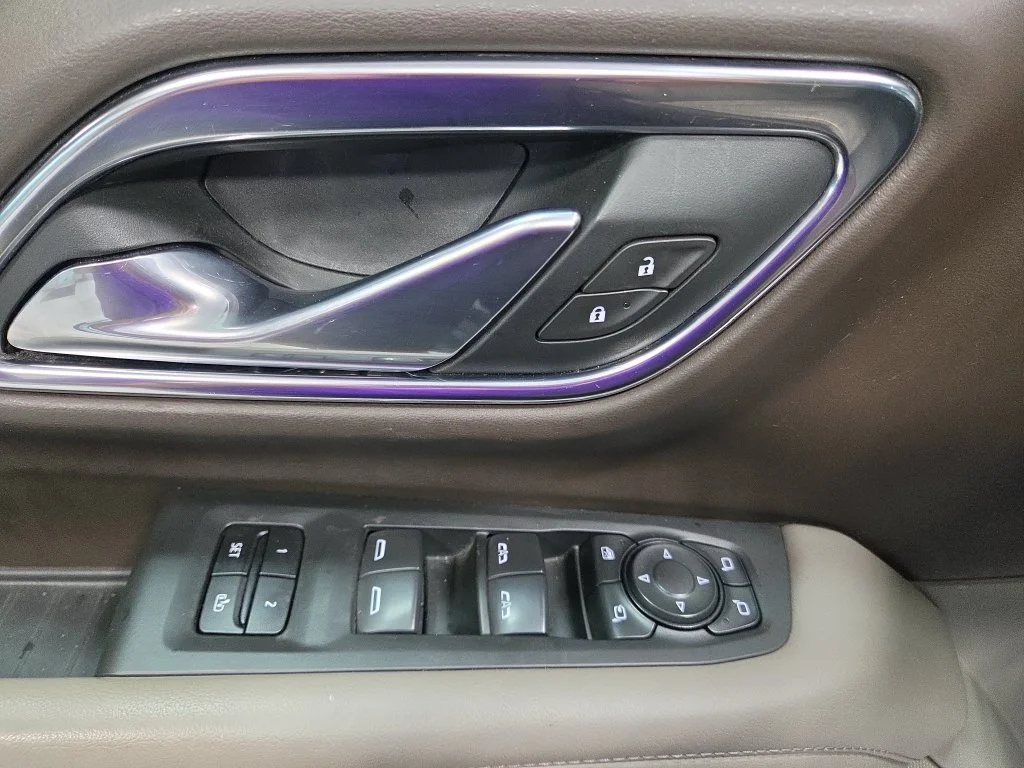 Used 2021 Gray Chevrolet Z71 image 35