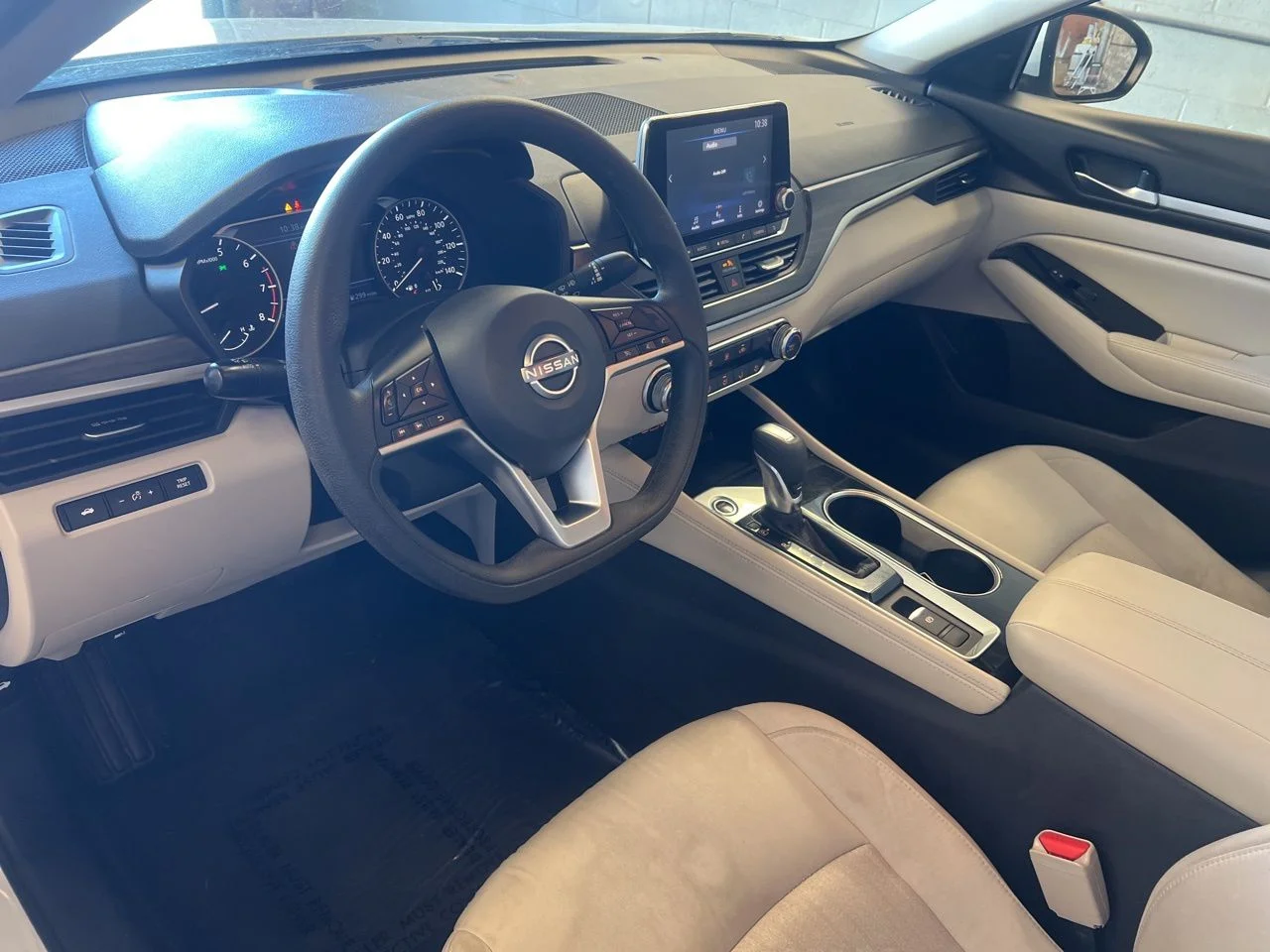 Used 2023 White Nissan 2.5 SV image 18