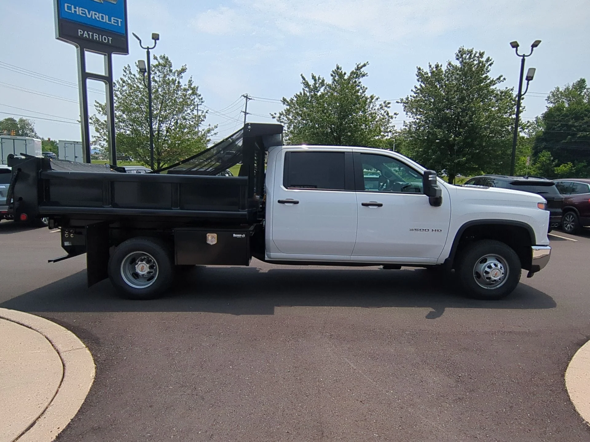New 2025 Summit White Chevrolet Work Truck image 39