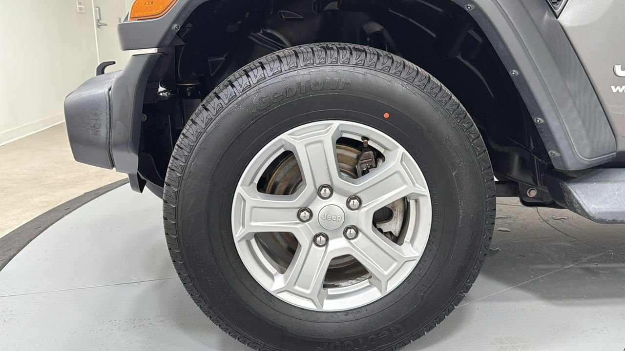 Used 2018 Gray Jeep Unlimited Sport S image 24