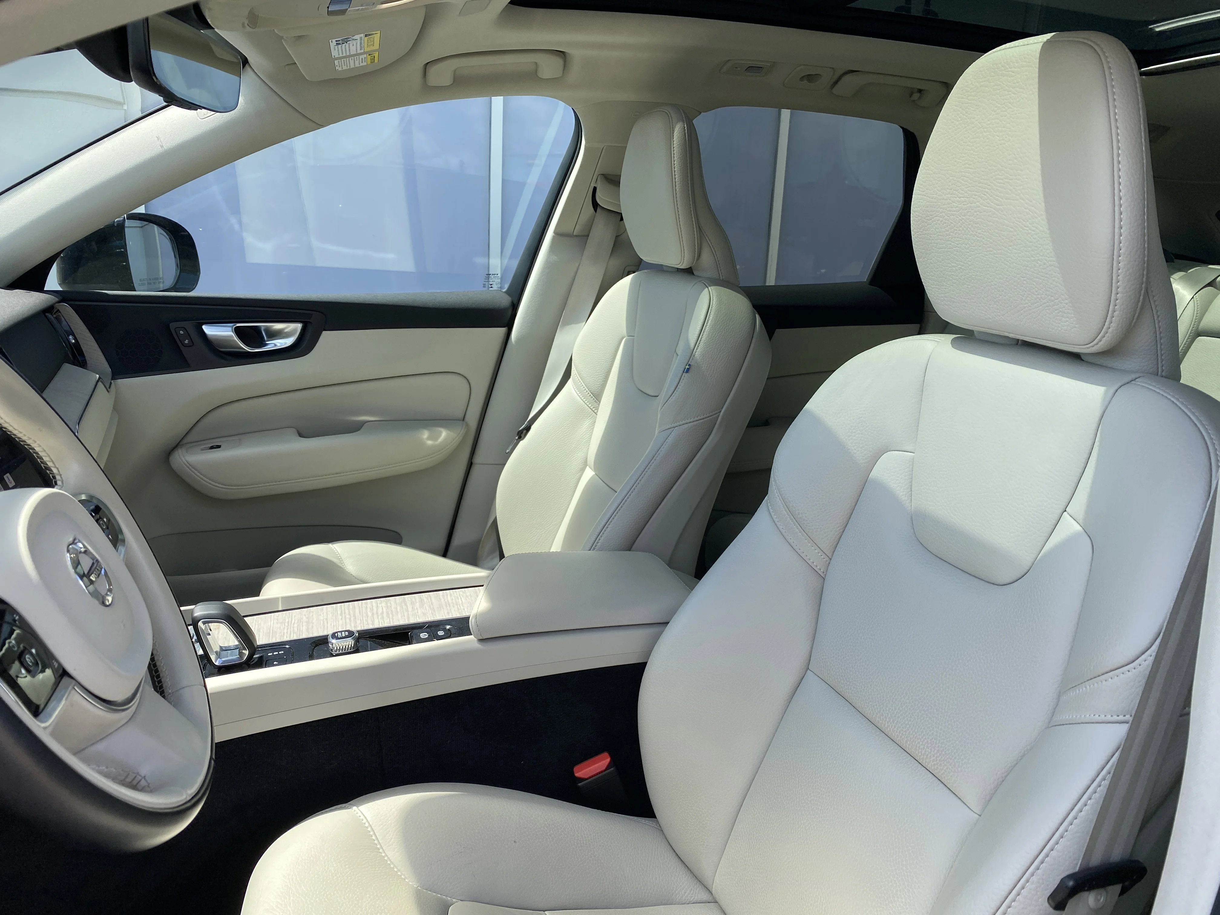 Certified Used 2024 Blue Volvo Plus Dark Theme AWD * 360 CAMERA * PANORAMIC SUNROOF * SAFETY PLUS * image 8