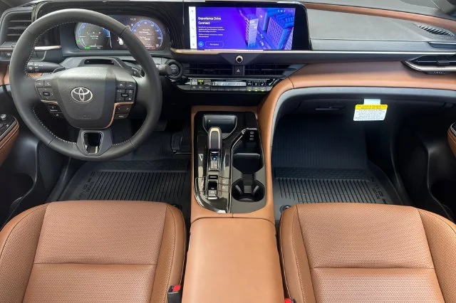 2026 Toyota Crown Signia Limited - Photo 14