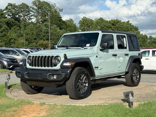 New 2026 Earl Clearcoat Jeep Sport S image 3