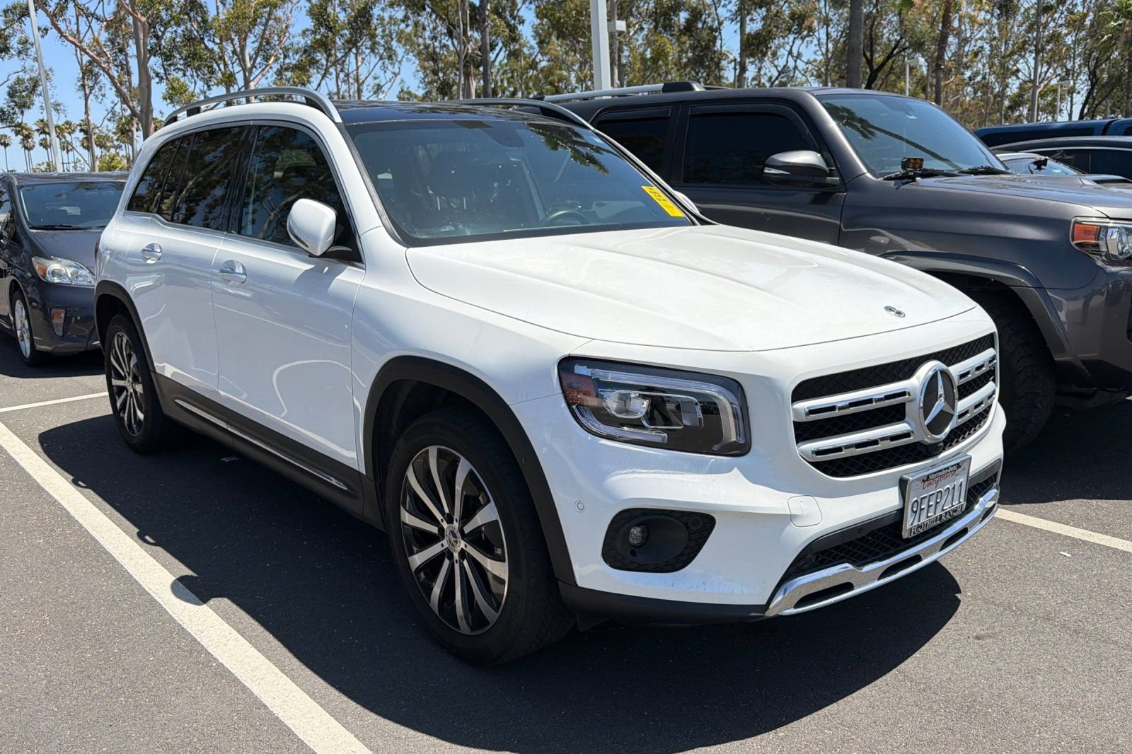 Certified Used 2022 White Mercedes-Benz GLB 250 image 3