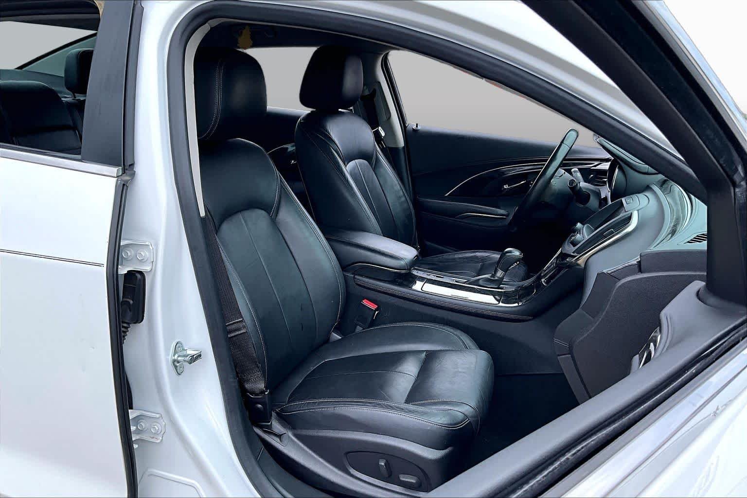 Pre-Owned 2015 Buick LaCrosse Leather