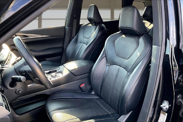 Used 2023 Black INFINITI LUXE image 24
