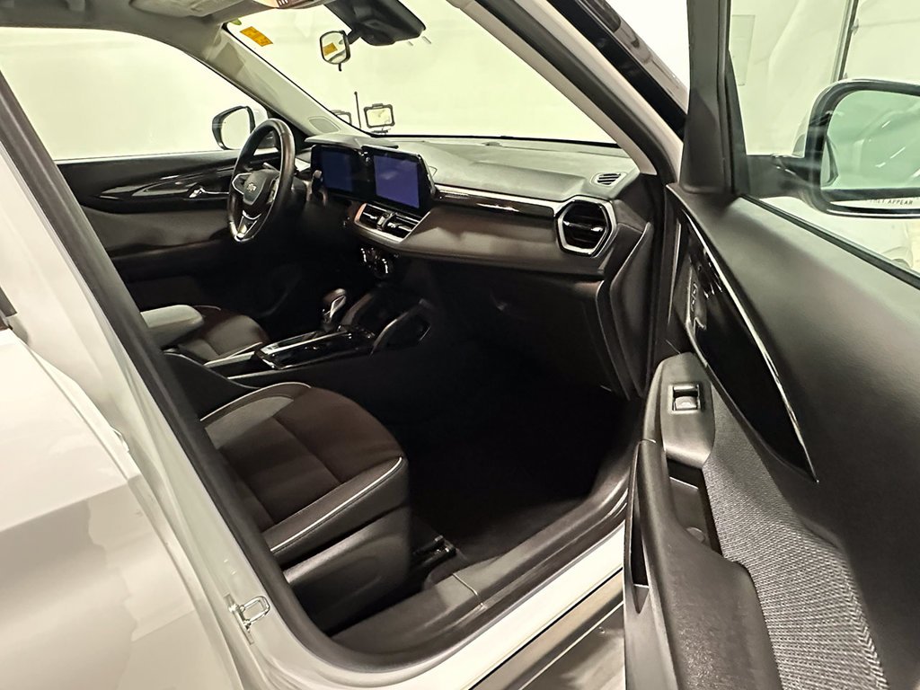 Used 2024 White Chevrolet LT image 24