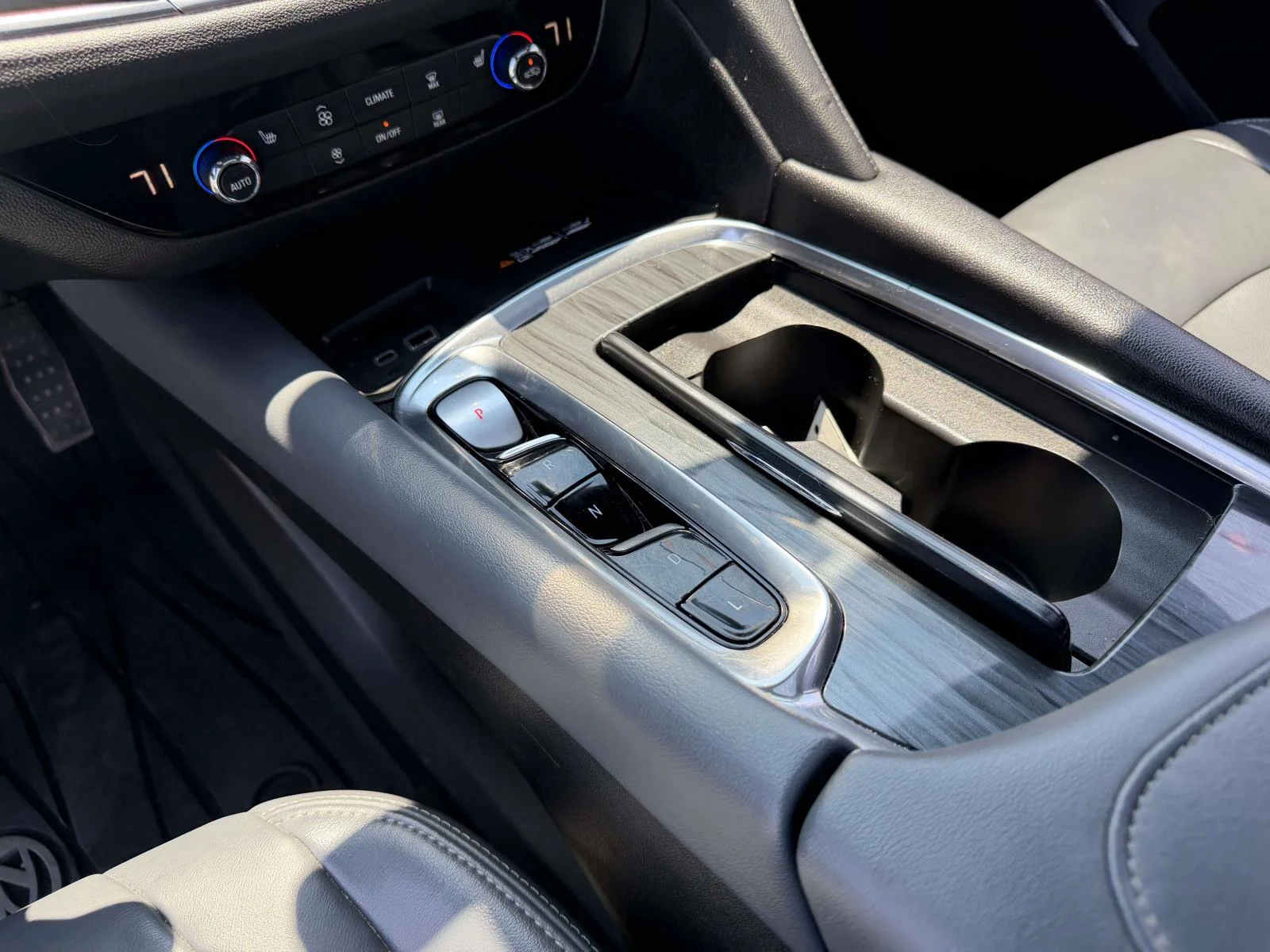 Used 2023 Gray Buick Essence image 22