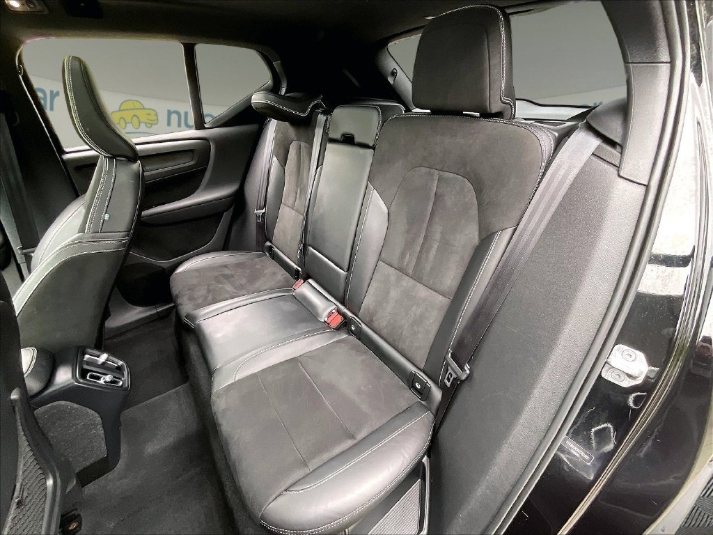 Used 2021 Black Volvo R-Design image 15