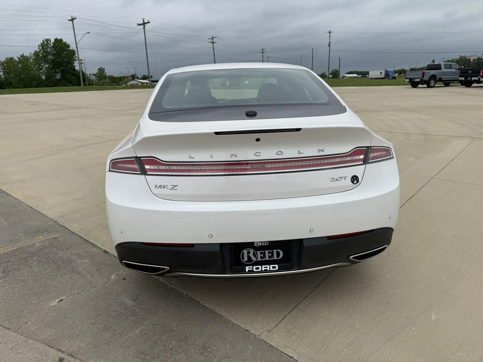 Used 2017  LINCOLN PREMIERE FWD image 8