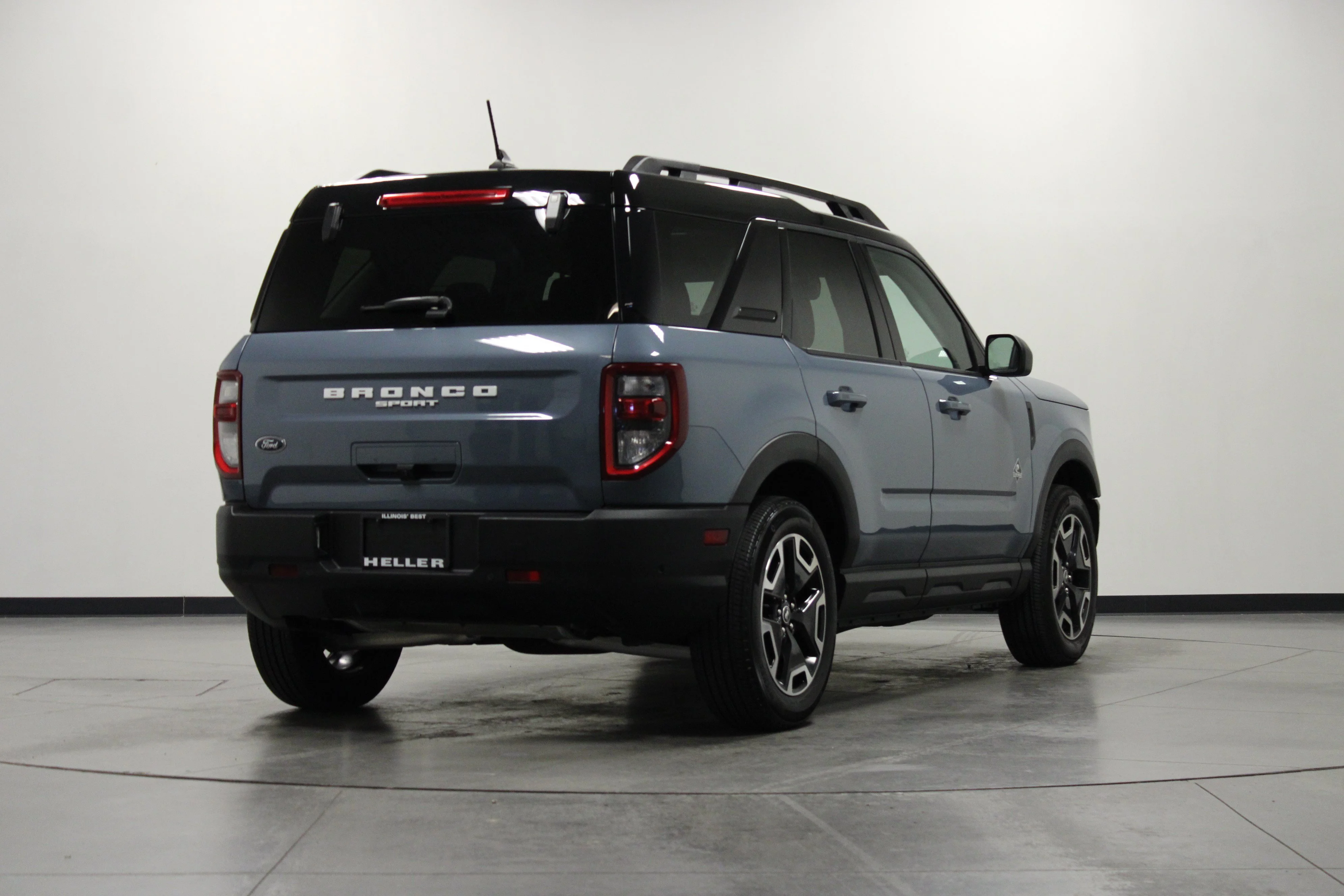Used 2024 Azure Gray Metallic Ford Outer Banks image 4