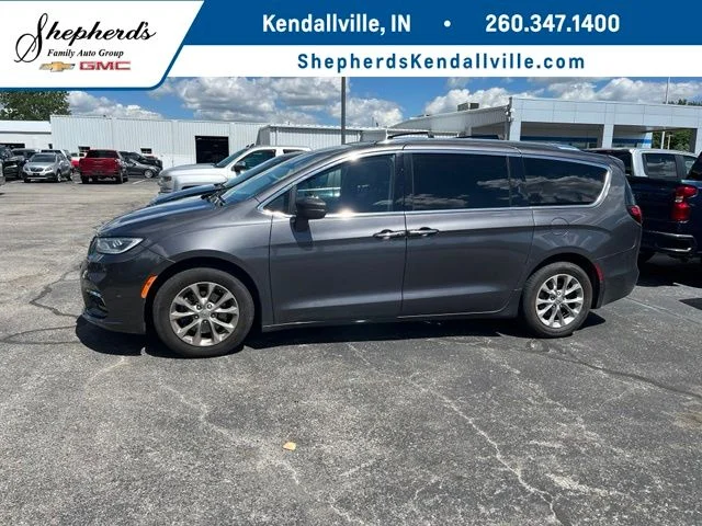 2021 Chrysler Pacifica Touring L's photo