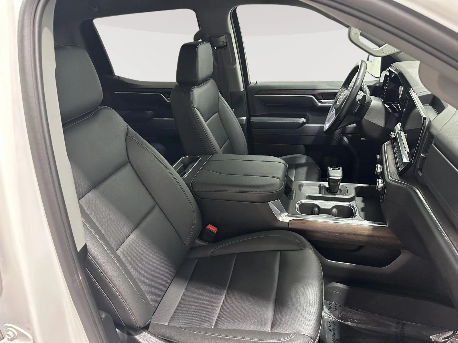 Used 2025 Summit White GMC SLT image 27