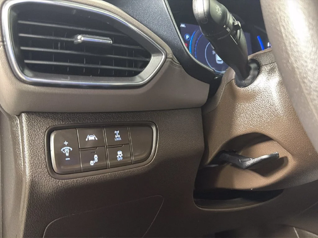 Used 2019  Hyundai SEL image 21