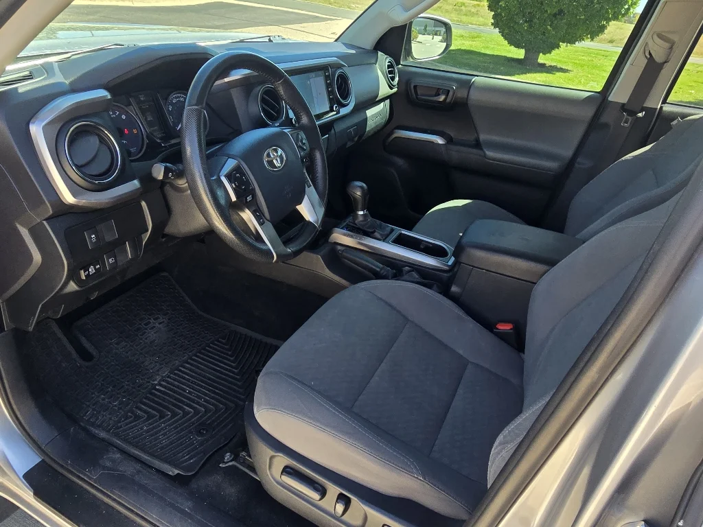 Used 2020 Silver Sky Metallic Toyota SR5 image 28