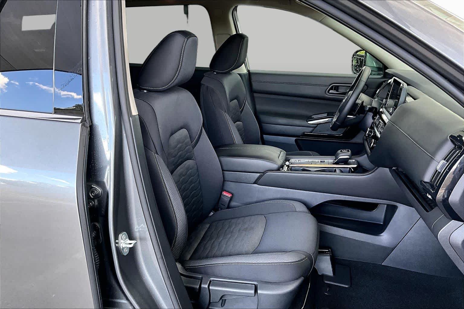 Certified Used 2025 Gun Metallic Nissan SV image 9
