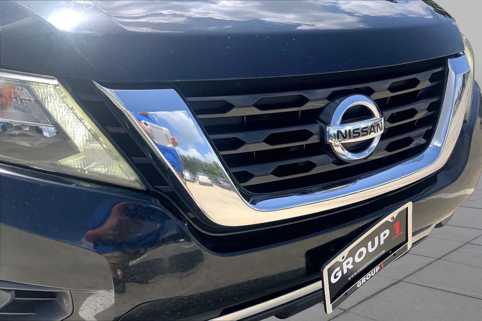 Used 2017 Magnetic Black Metallic Nissan SV image 29