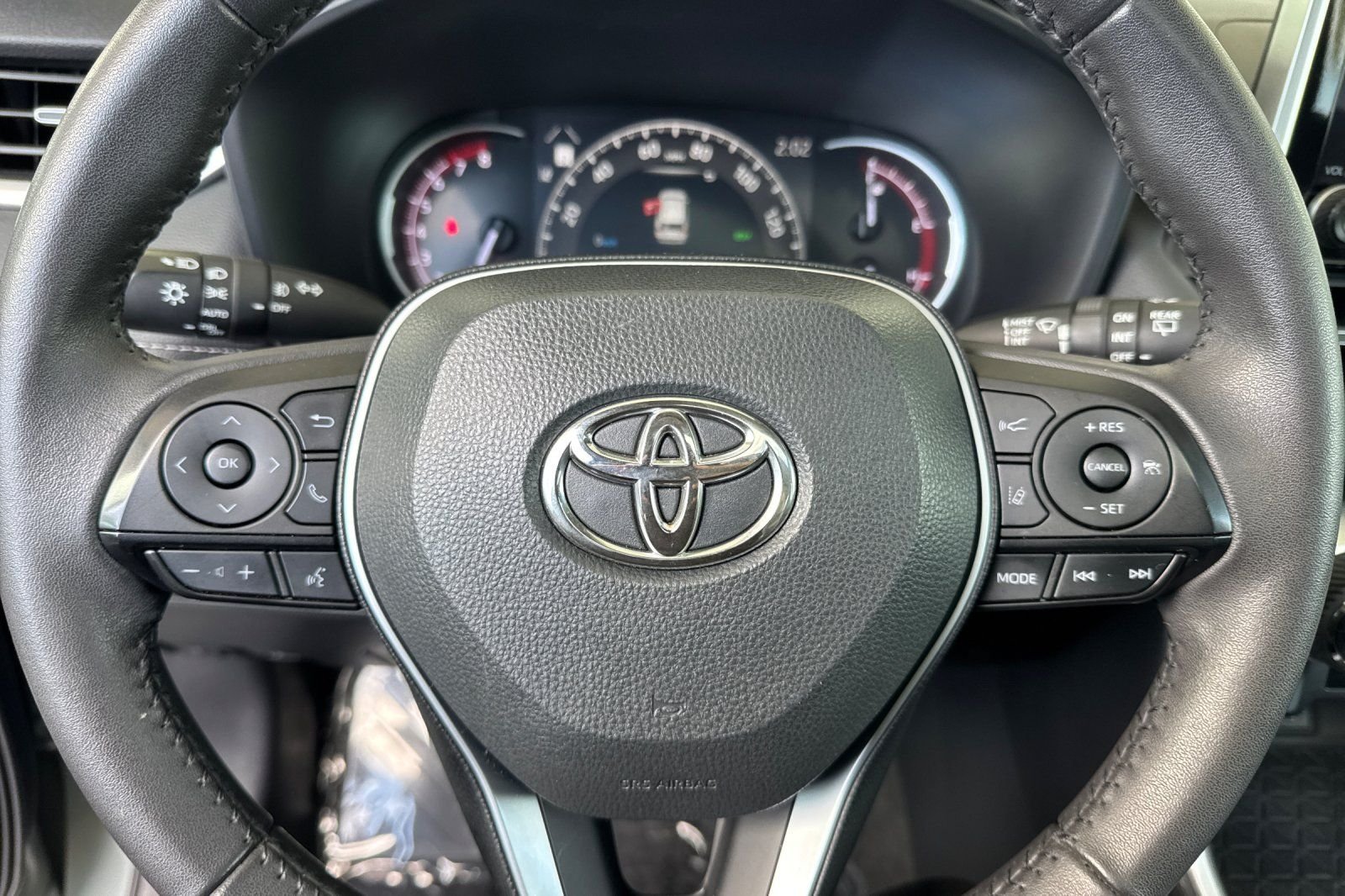 Certified Used 2023  Toyota XLE Premium image 30
