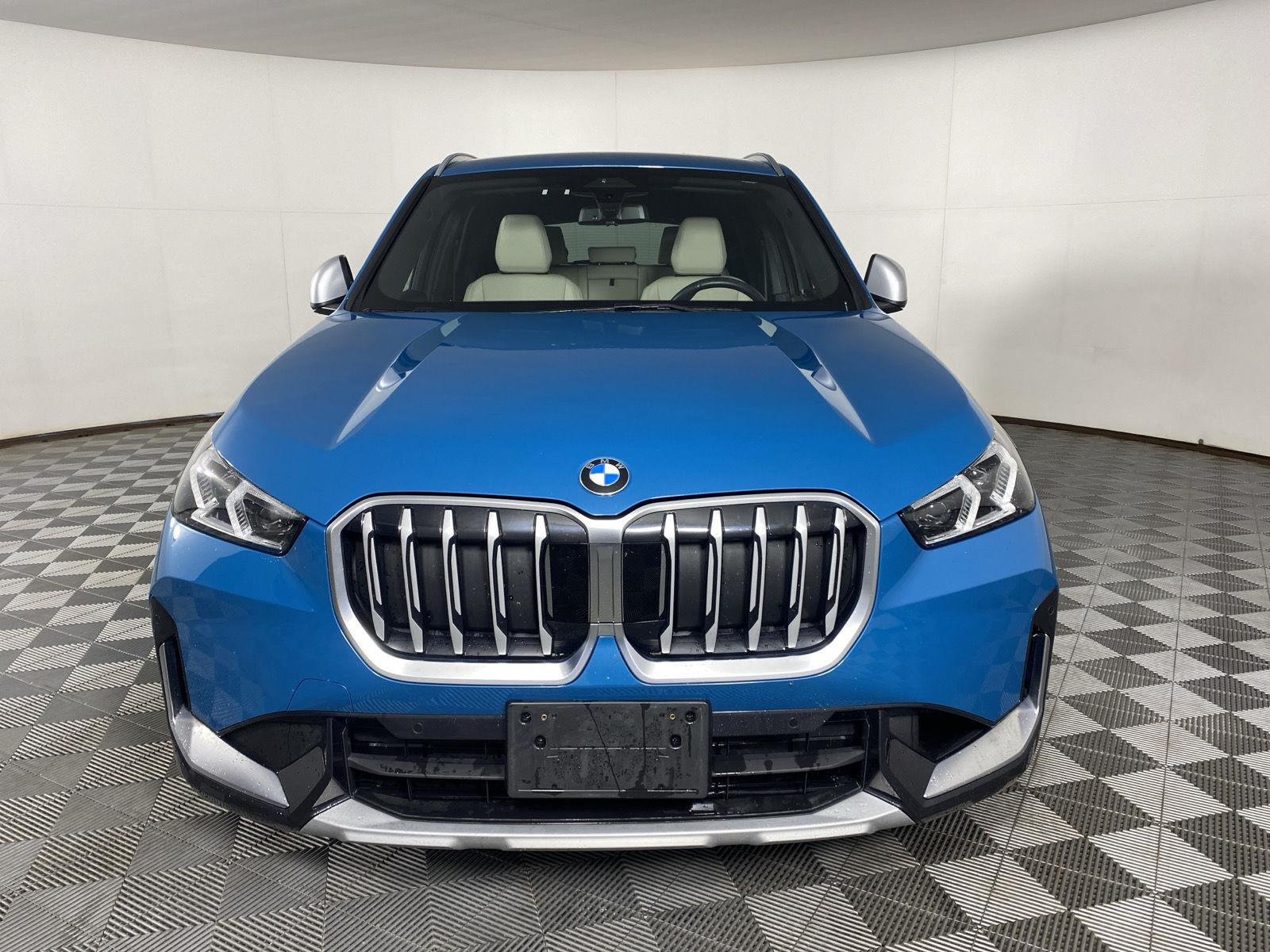 Used 2023 Blue Bay Lagoon Metallic BMW xDrive28i image 2
