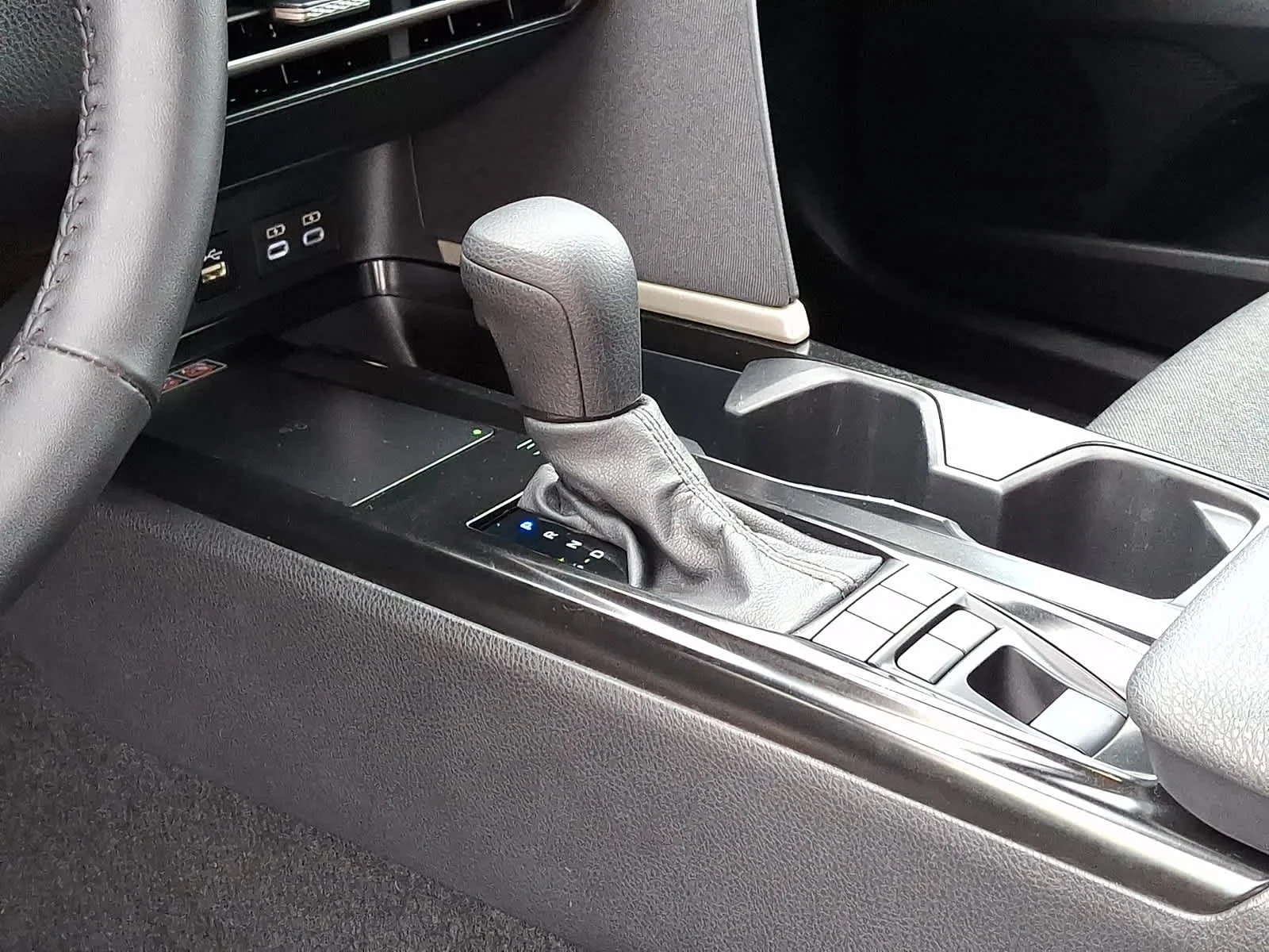 Used 2025 Ice Cap Toyota LE image 18