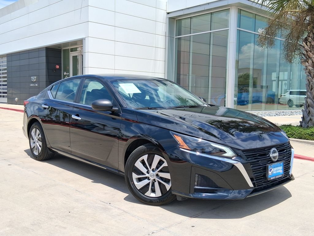 Used 2025 Black Nissan 2.5 S image 1
