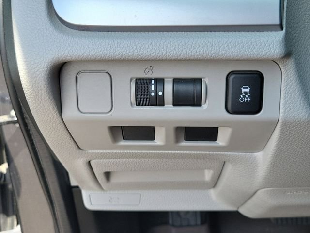 Used 2017 Gray Subaru 2.5i image 13