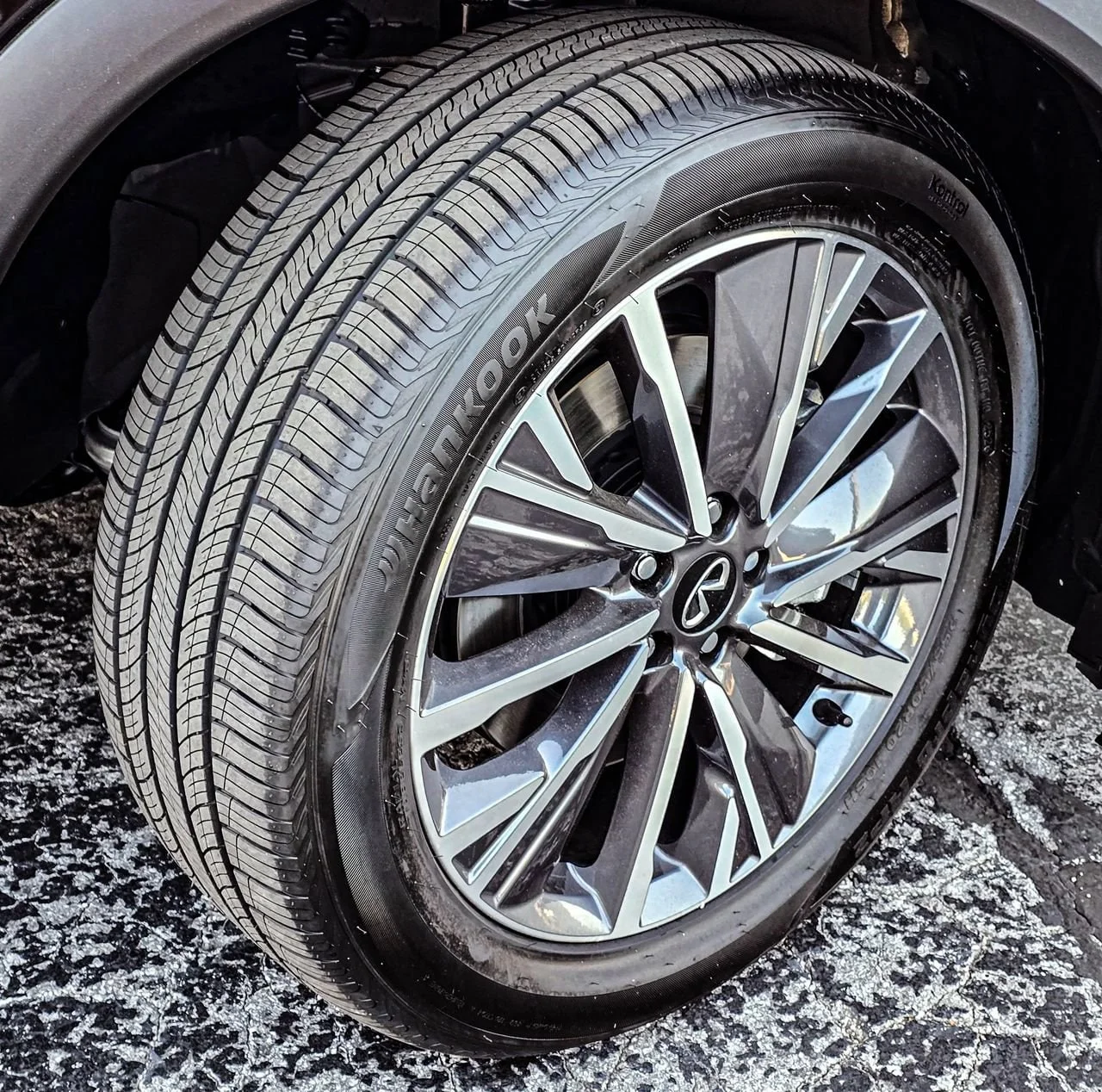New 2027 MINERAL BLACK INFINITI Luxe AWD image 8