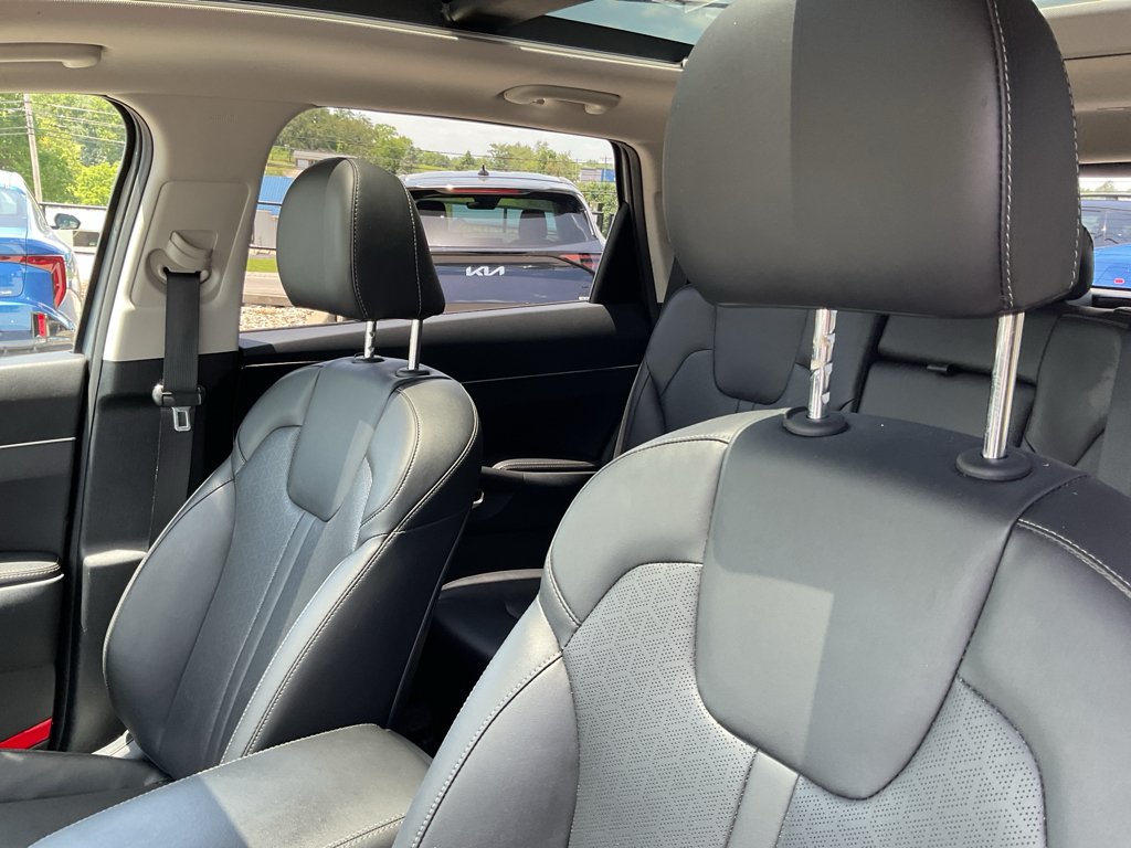 Certified Used 2022 Everlasting Silver Kia S image 25