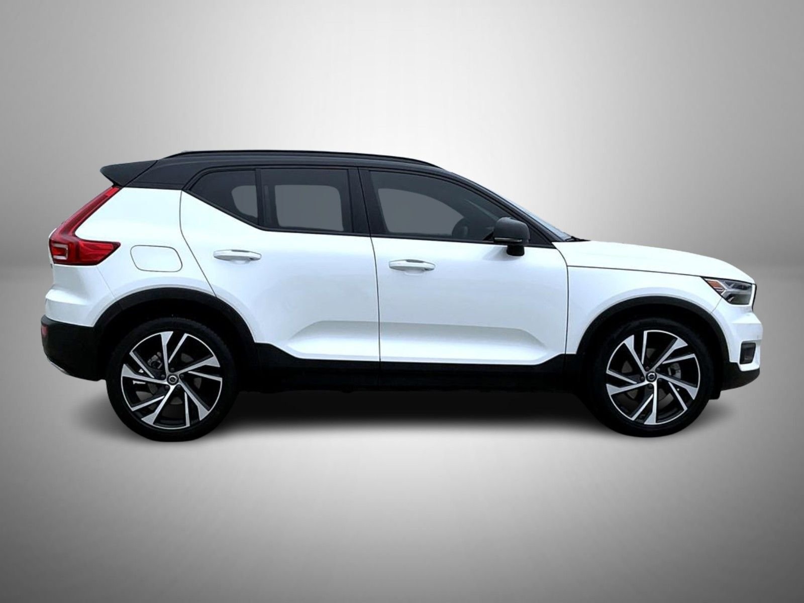 Used 2020 White Volvo R-Design image 4