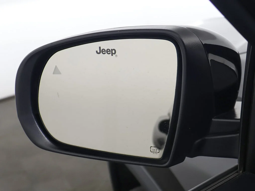 Used 2022 Black Jeep Latitude Lux image 30