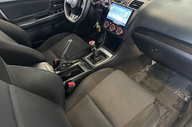 Used 2017 White Subaru Base image 17