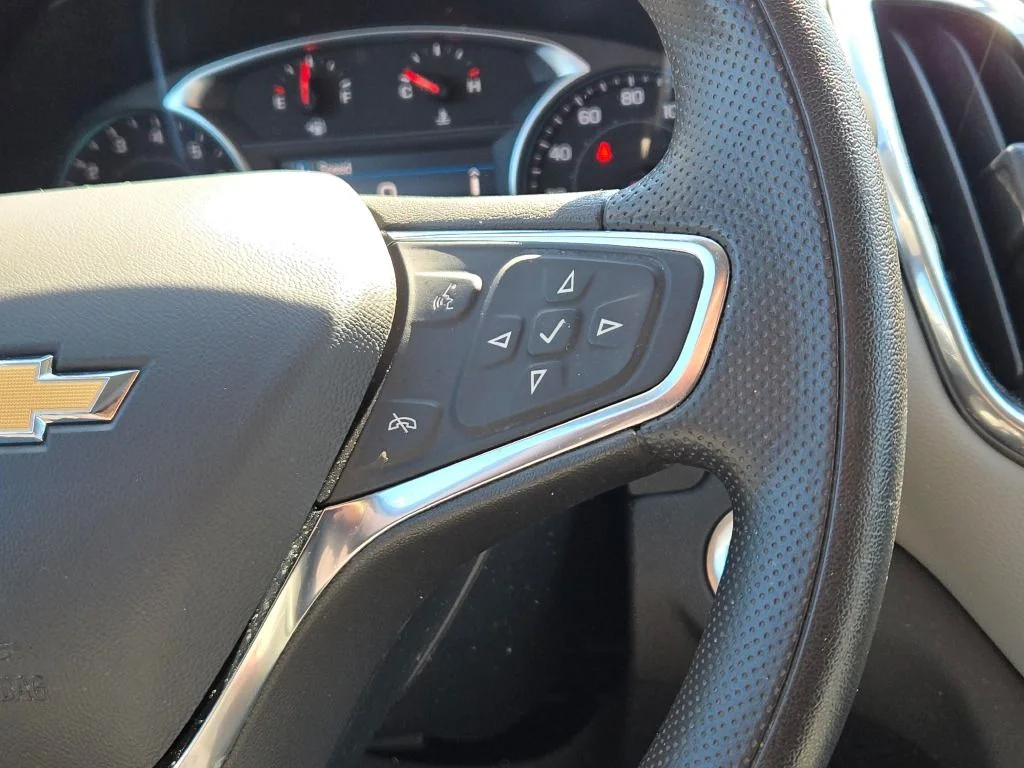 Used 2023 White Chevrolet LT image 27
