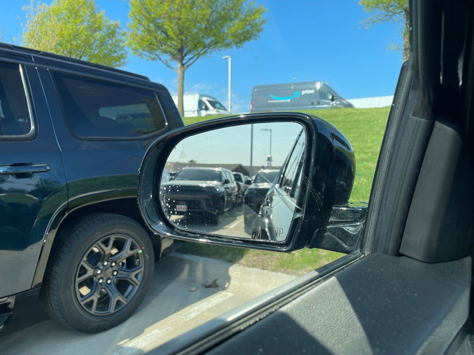 New 2026 Diamond Black Crystal Pearlcoat Jeep Laredo image 14