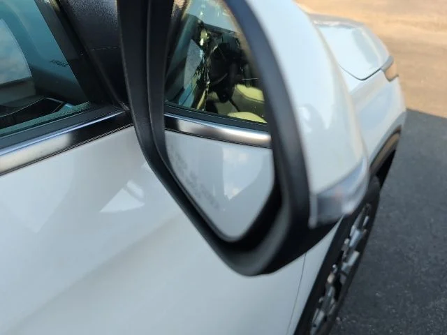 Used 2021 White Kia EX image 11