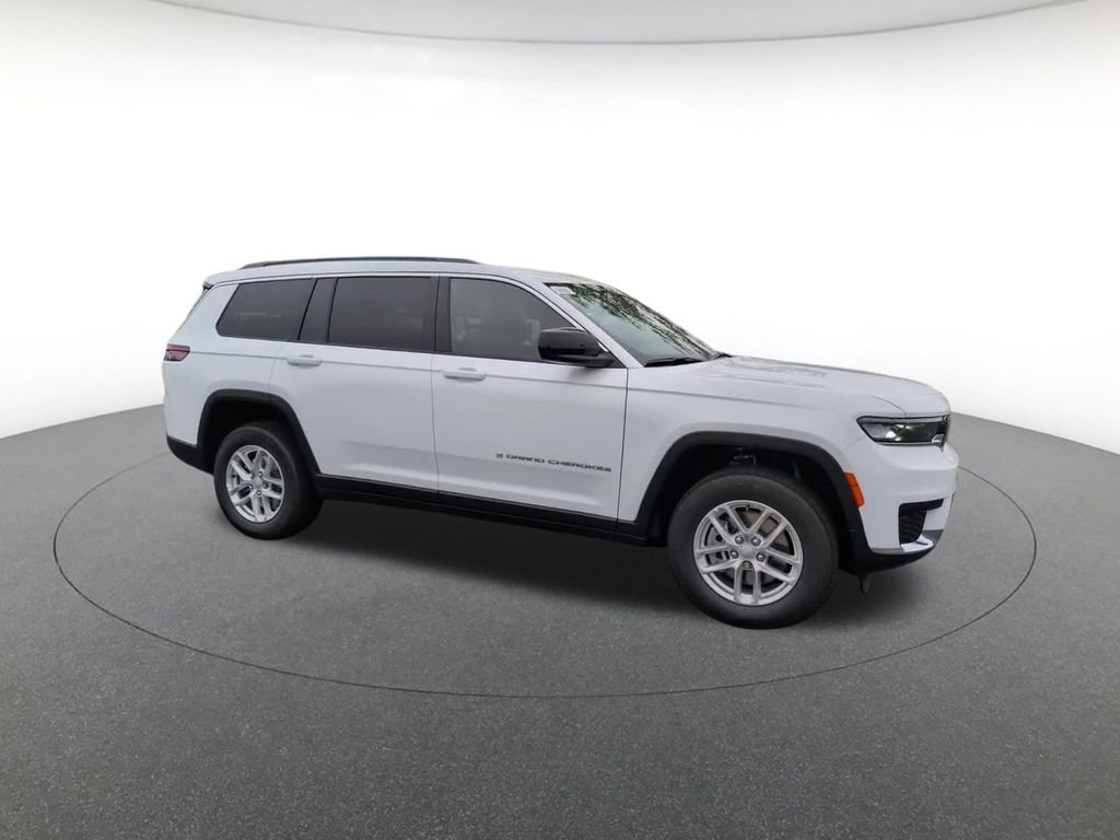New 2026 Bright White Clear-Coat Exterior Paint Jeep Laredo X image 3