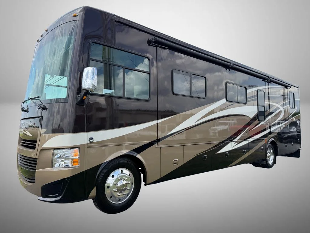 Used 2014  Tiffin  image 2