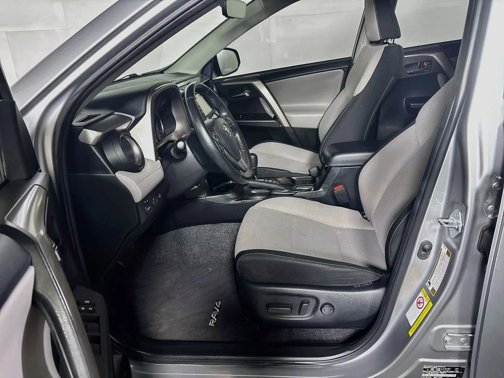 Used 2018 Silver Sky Metallic Toyota XLE image 11