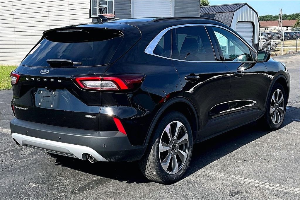 Used 2023 Black Metallic Ford Platinum image 9