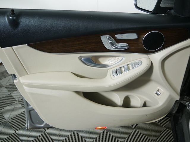Certified Used 2022  Mercedes-Benz GLC 300 image 19