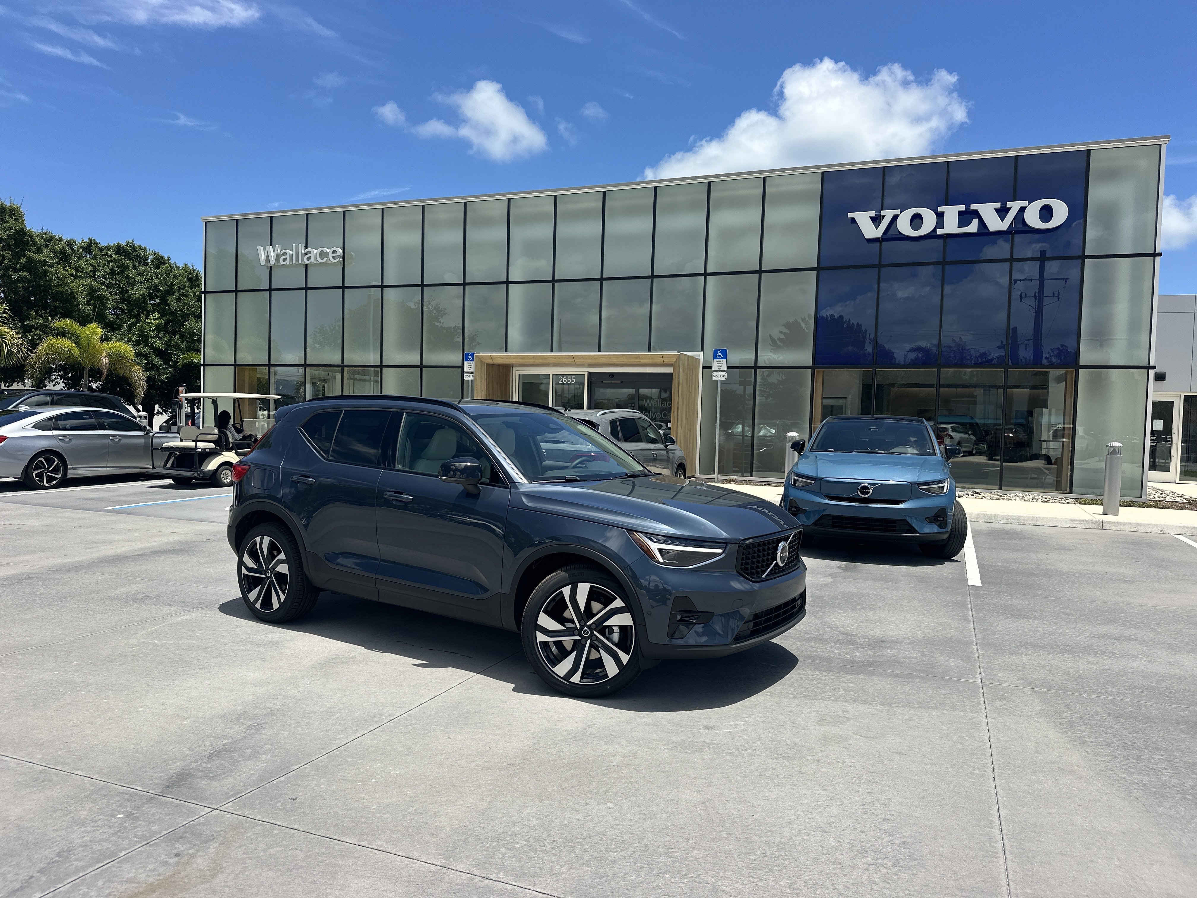 2026 Volvo XC40 B5 Plus Dark AWD's photo
