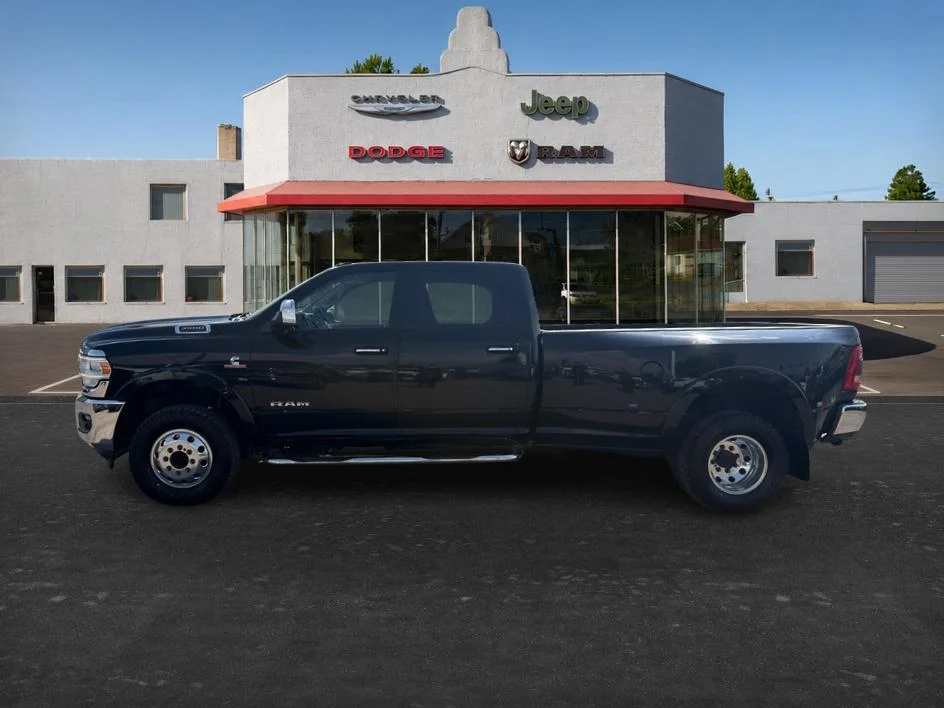 Used 2019 Diamond Black Crystal Pearlcoat Ram Laramie image 3