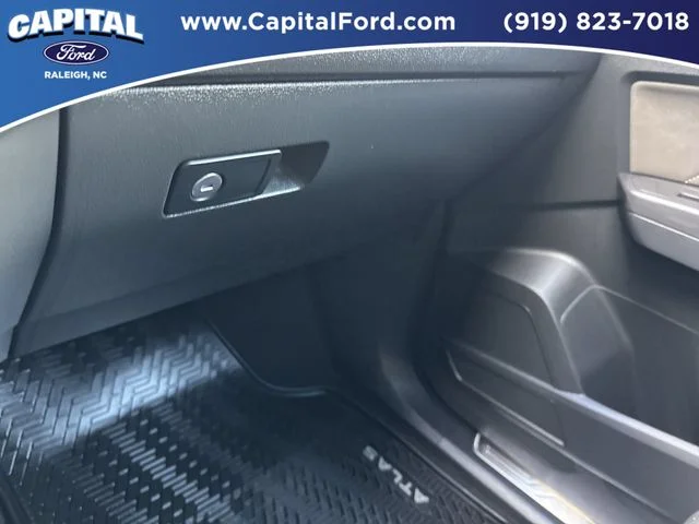 Used 2023  Volkswagen 3.6L V6 SE w/Technology image 27